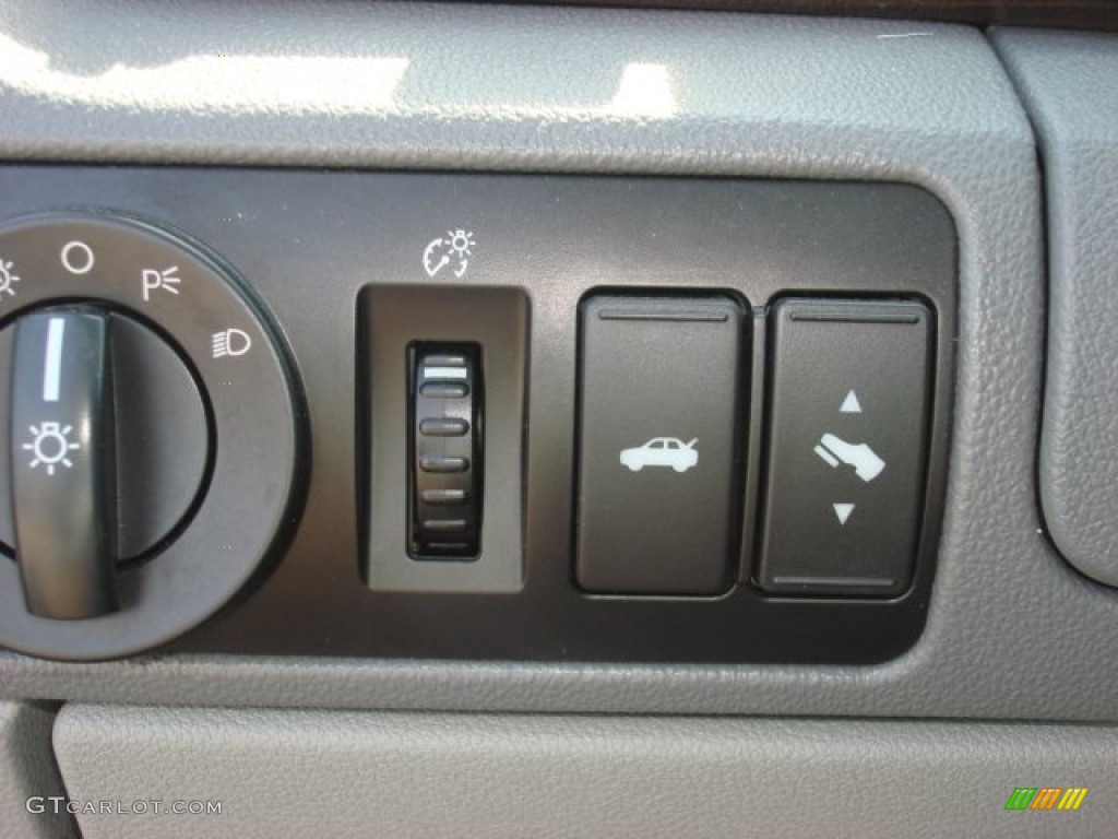 2007 Mercury Montego Standard Montego Model Controls Photo #52521378