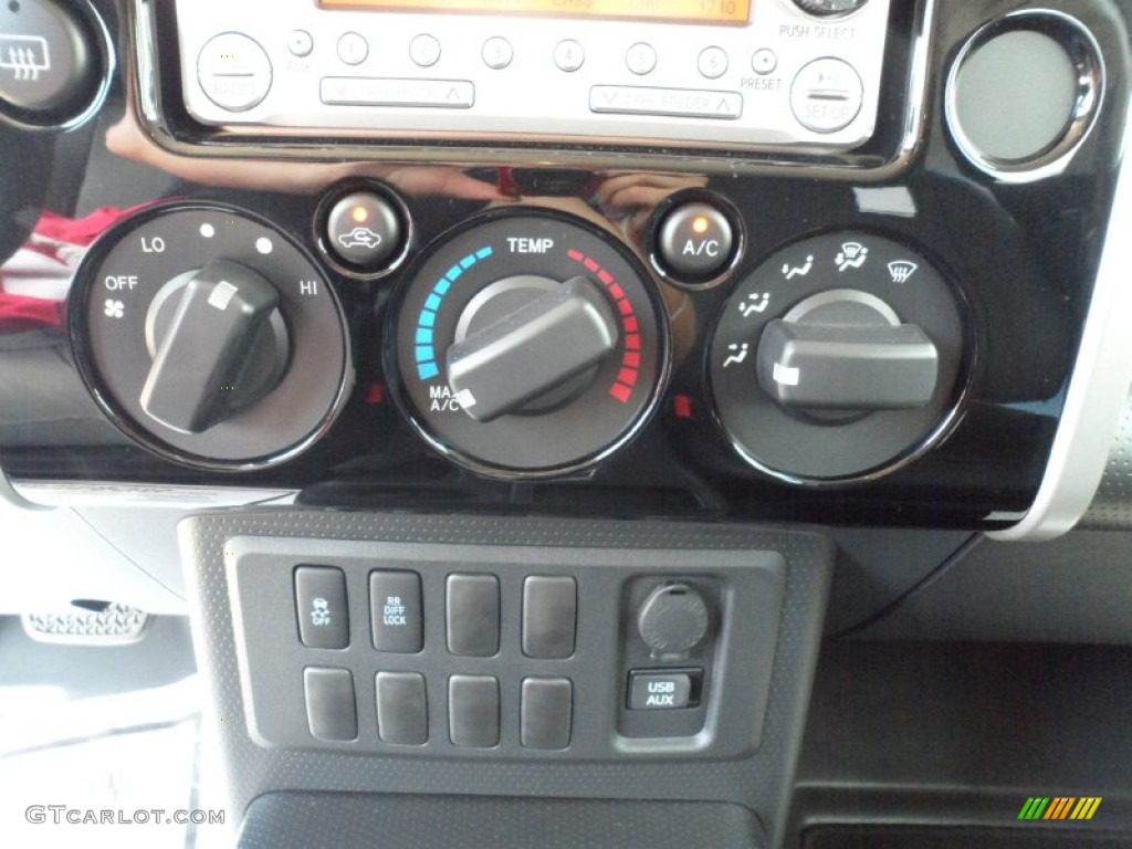 2011 Toyota FJ Cruiser Standard FJ Cruiser Model Controls Photo #52526589
