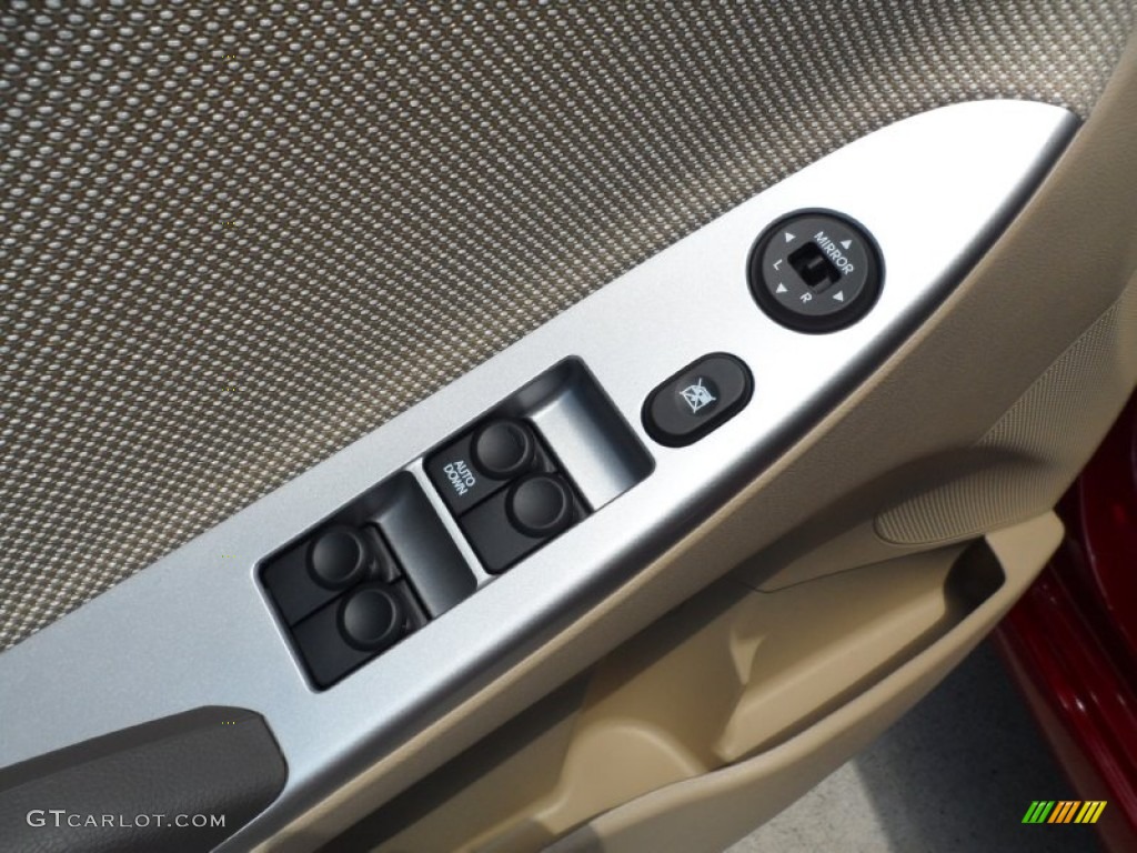 2012 Hyundai Accent GLS 4 Door Controls Photo #52531395