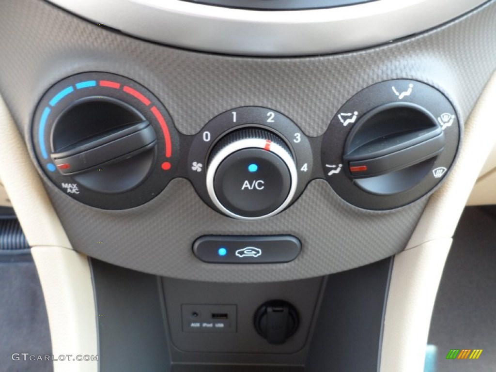 2012 Hyundai Accent GLS 4 Door Controls Photo #52531485