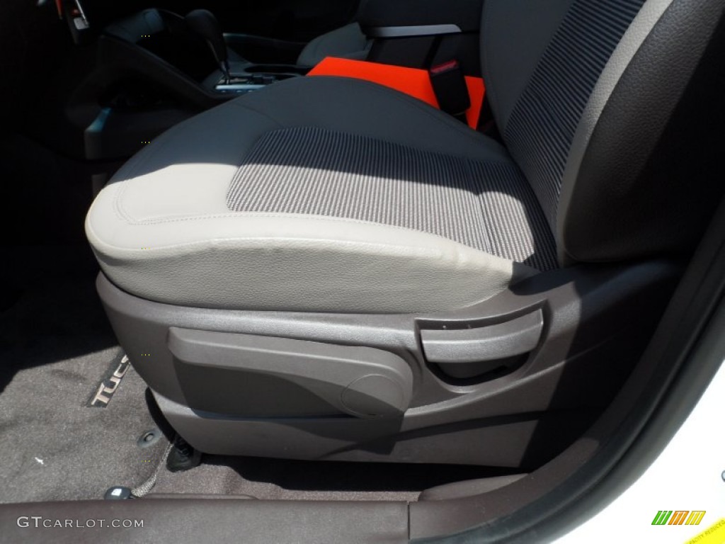Taupe Interior 2012 Hyundai Tucson GLS Photo #52531998