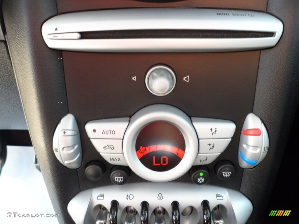 2010 Mini Cooper S Hardtop Controls Photo #52534158