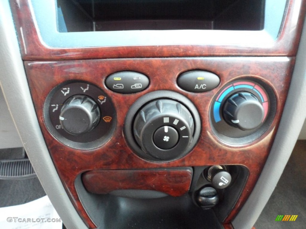 2002 Hyundai Santa Fe 2.4 Controls Photo #52536318