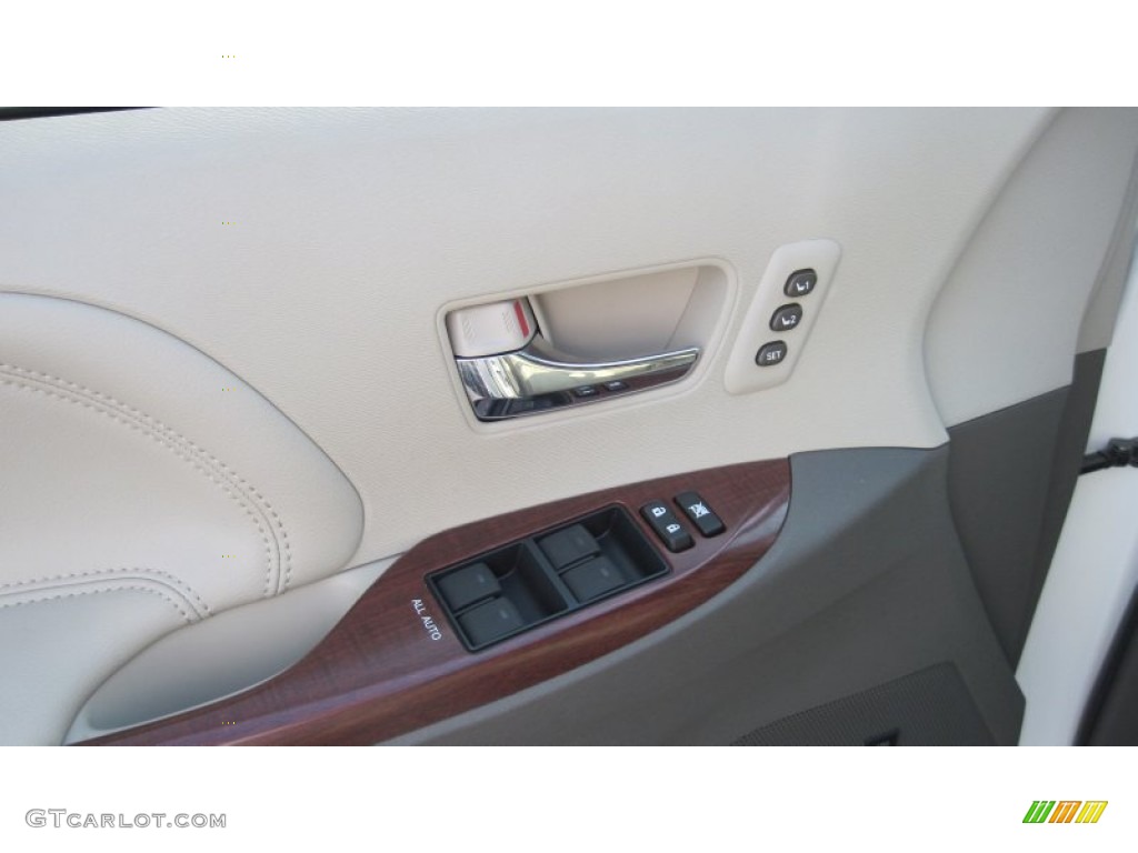 2011 Sienna Limited - Super White / Bisque photo #13