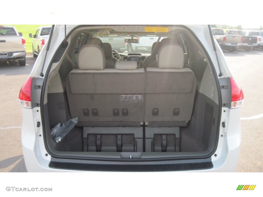 2011 Sienna Limited - Super White / Bisque photo #17