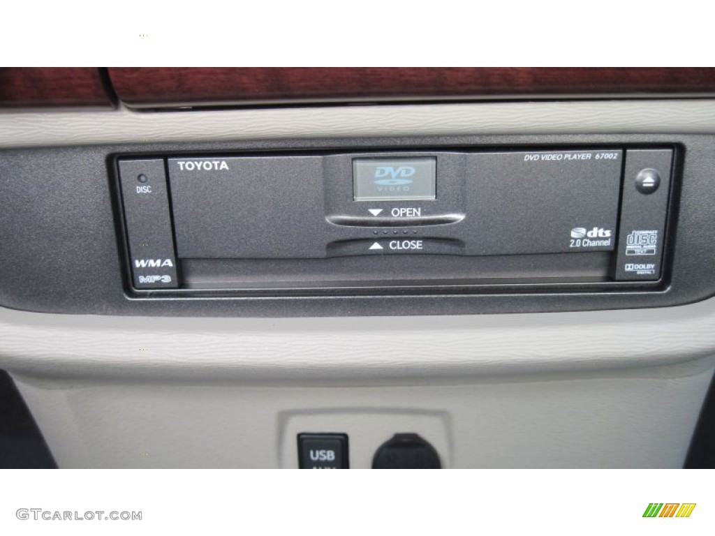 2011 Sienna Limited - Super White / Bisque photo #31