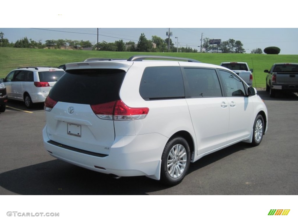 2011 Sienna XLE - Super White / Bisque photo #5