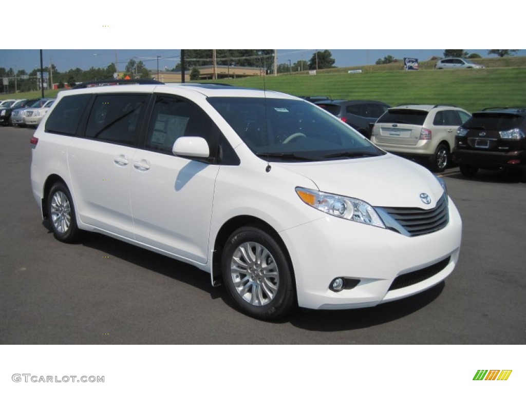 2011 Sienna XLE - Super White / Bisque photo #7