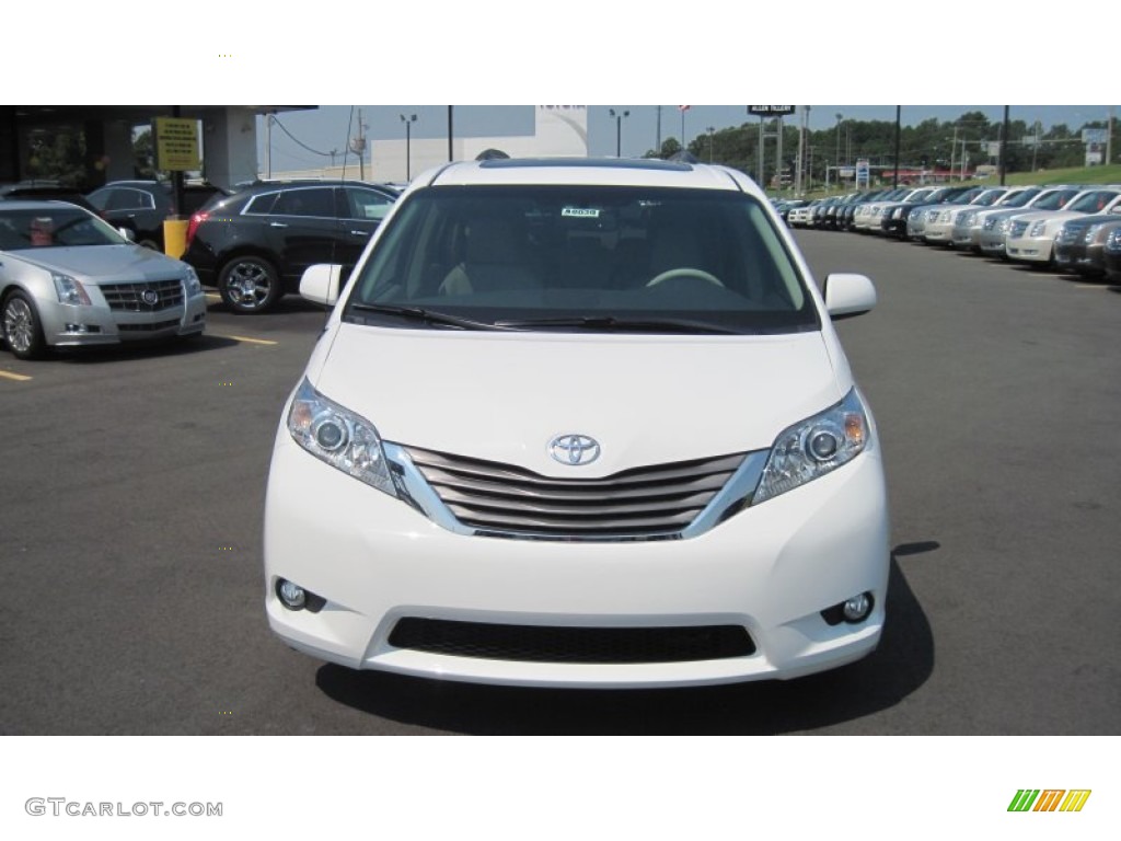 2011 Sienna XLE - Super White / Bisque photo #8