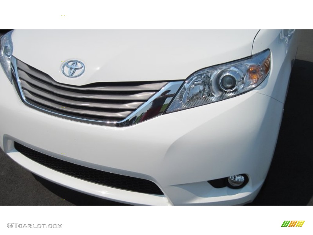 2011 Sienna XLE - Super White / Bisque photo #9