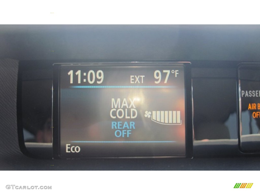 2011 Sienna XLE - Super White / Bisque photo #24