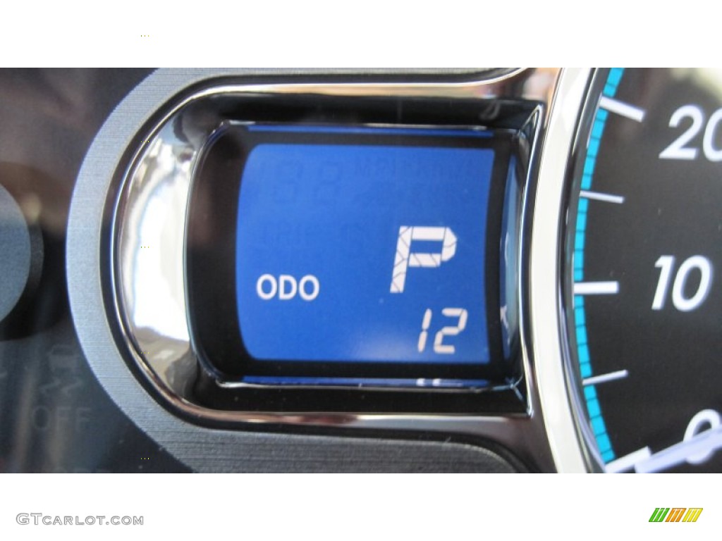 2011 Sienna XLE - Super White / Bisque photo #31