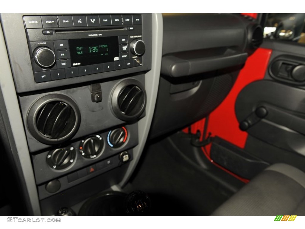2007 Jeep Wrangler X 4x4 Controls Photo #52543536