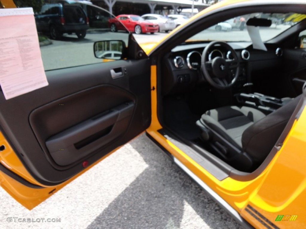 2009 Mustang V6 Coupe - Grabber Orange / Dark Charcoal photo #4