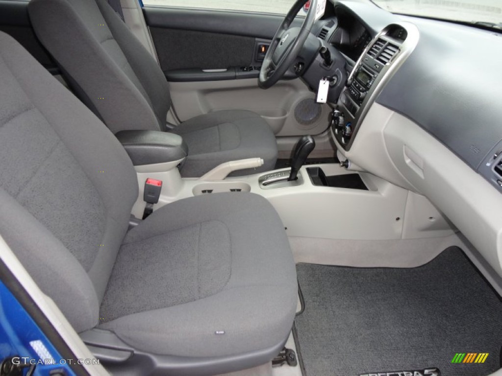 Gray Interior 2006 Kia Spectra Spectra5 Hatchback Photo #52546374