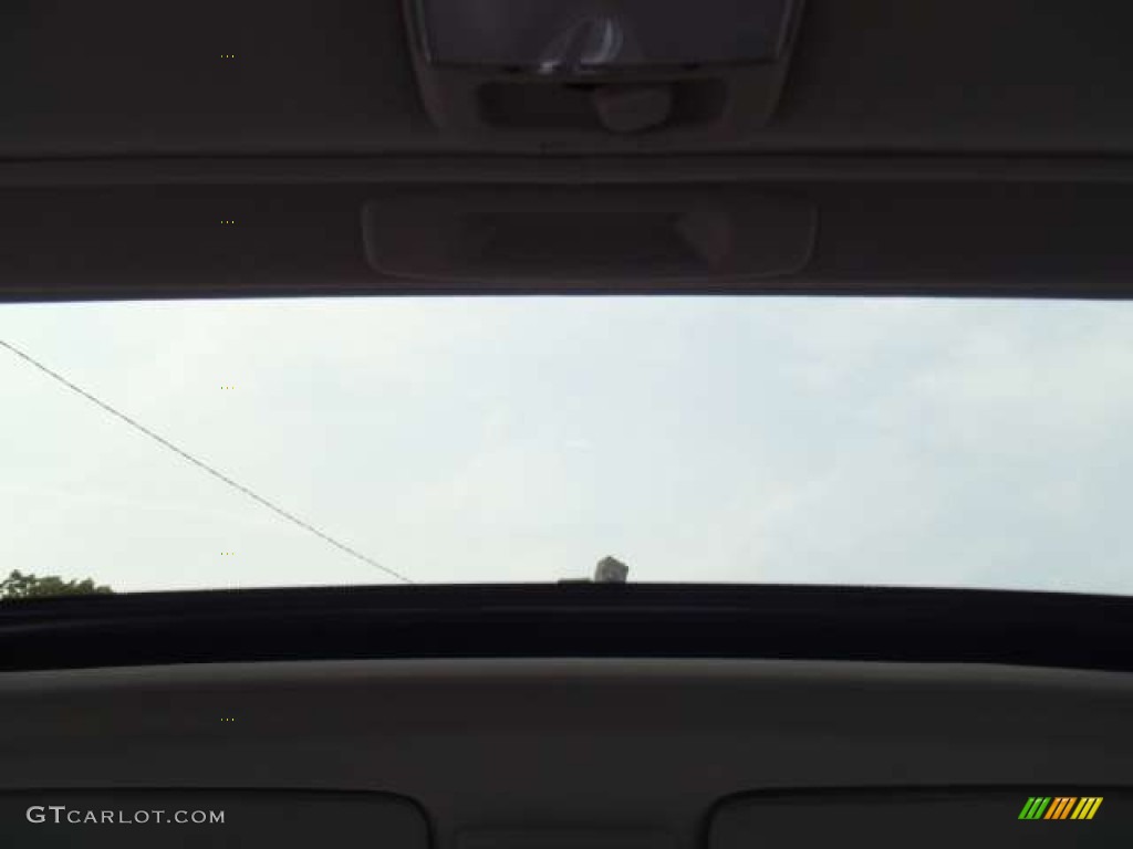 2012 Sentra 2.0 SR Special Edition - Aspen White / Charcoal photo #11