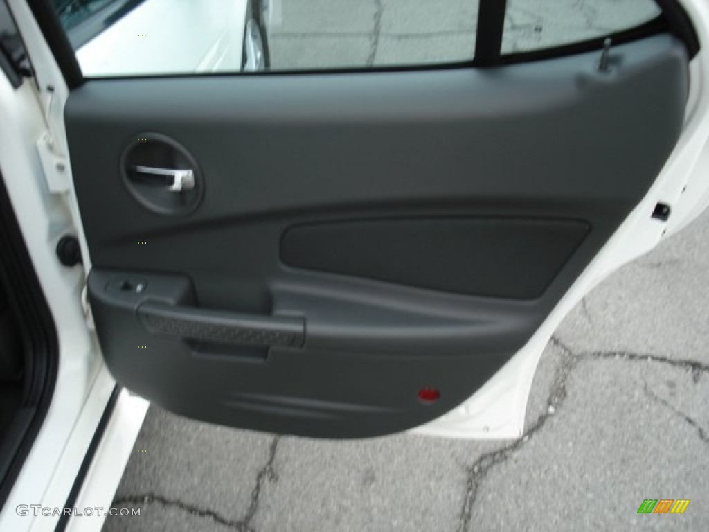 2004 Grand Prix GT Sedan - Summit White / Dark Pewter photo #19