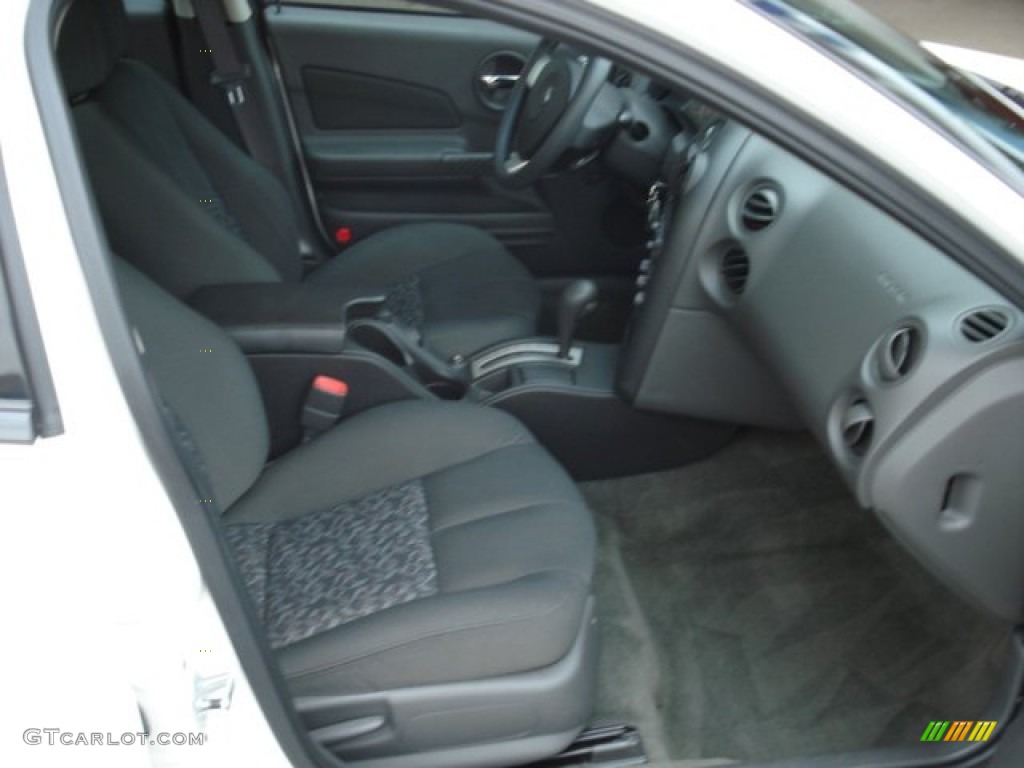2004 Grand Prix GT Sedan - Summit White / Dark Pewter photo #20