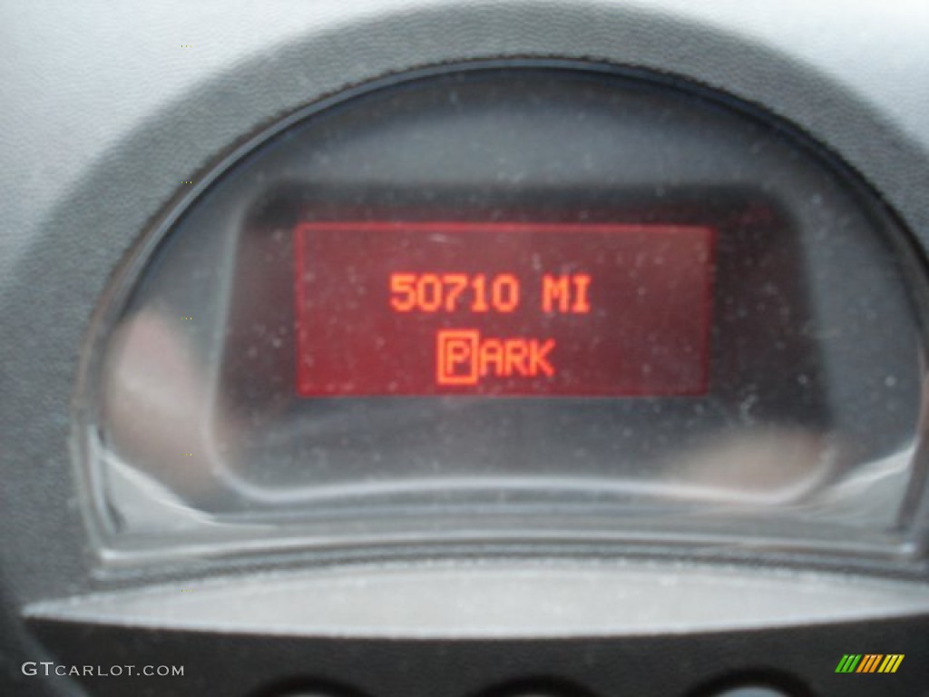 2004 Grand Prix GT Sedan - Summit White / Dark Pewter photo #24