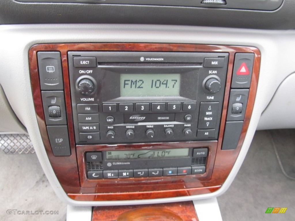 2004 Volkswagen Passat GLX 4Motion Sedan Controls Photo #52553603