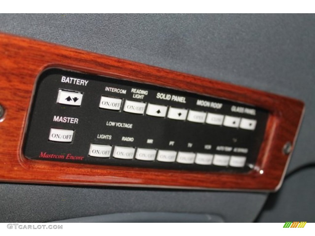 2006 Cadillac DTS Limousine Controls Photo #52554506