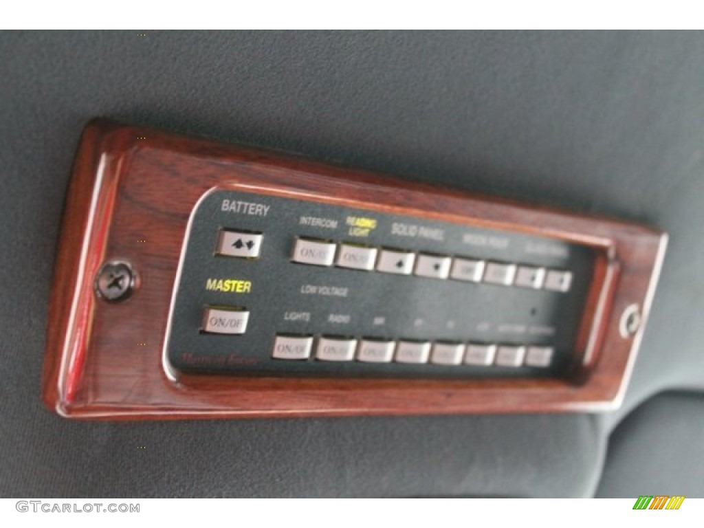 2006 Cadillac DTS Limousine Controls Photo #52554908
