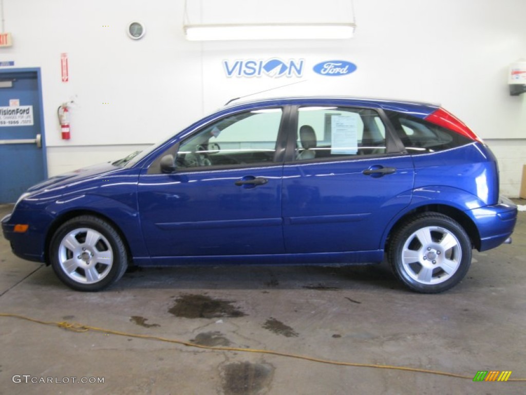 2005 Focus ZX5 SES Hatchback - Sonic Blue Metallic / Dark Flint/Light Flint photo #9