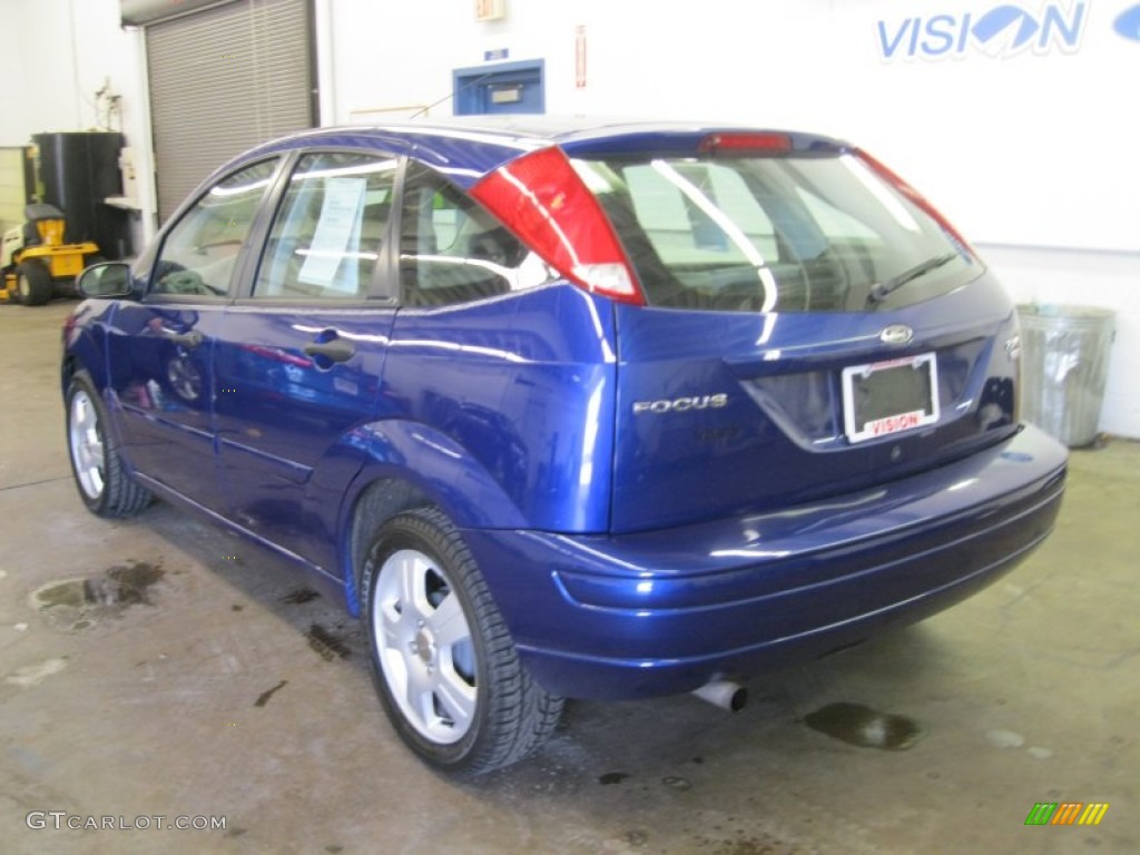 2005 Focus ZX5 SES Hatchback - Sonic Blue Metallic / Dark Flint/Light Flint photo #10