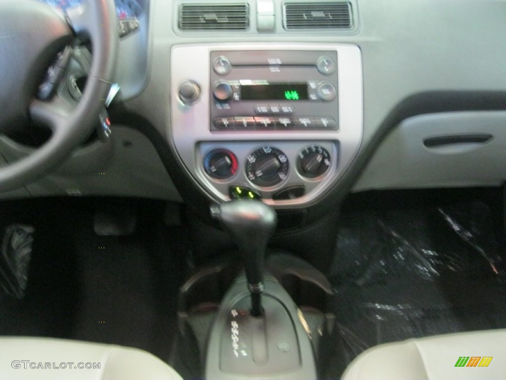 2005 Focus ZX5 SES Hatchback - Sonic Blue Metallic / Dark Flint/Light Flint photo #18