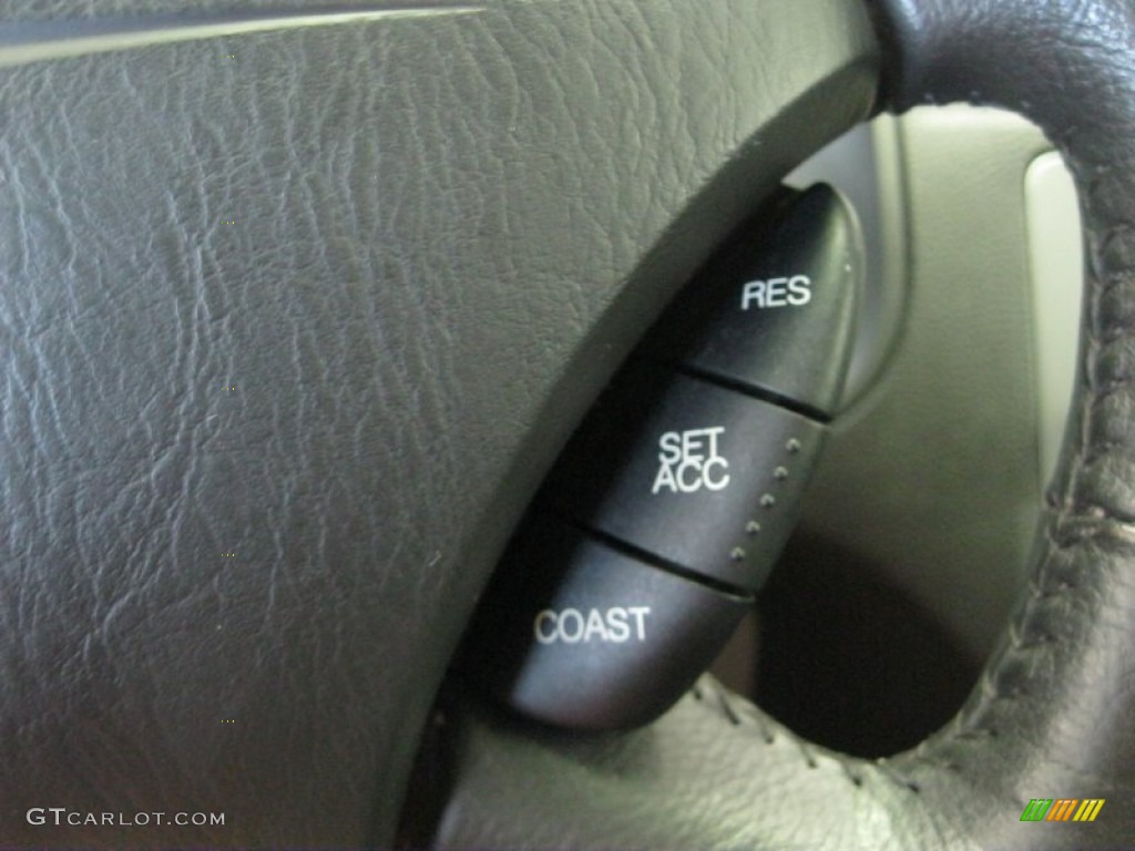 2005 Focus ZX5 SES Hatchback - Sonic Blue Metallic / Dark Flint/Light Flint photo #21