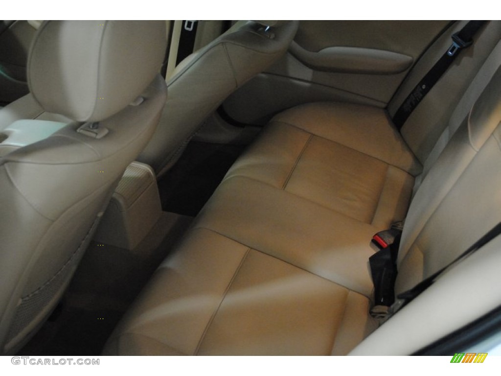 2003 3 Series 325i Sedan - Alpine White / Sand photo #12