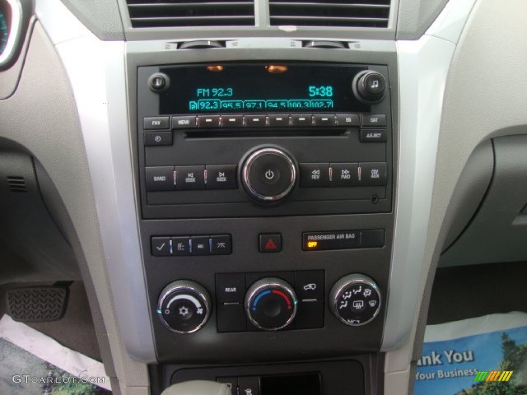 2010 Traverse LT AWD - Dark Cherry Metallic / Dark Gray/Light Gray photo #17