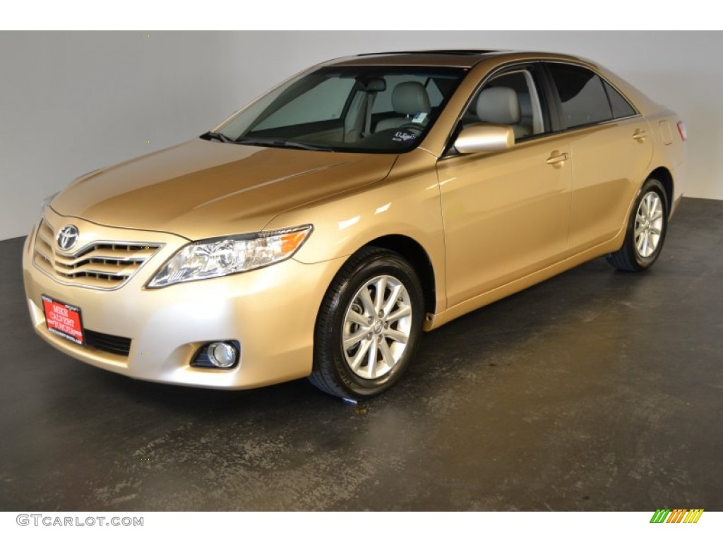 2010 Camry XLE V6 - Sandy Beach Metallic / Bisque photo #1