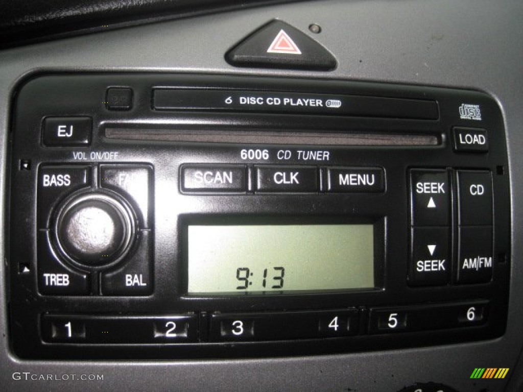 2001 Ford Focus SE Sedan Controls Photo #52563419