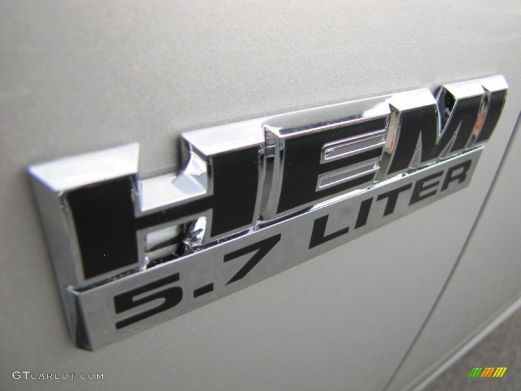 2011 Ram 1500 Big Horn Quad Cab 4x4 - Bright Silver Metallic / Dark Slate Gray/Medium Graystone photo #6