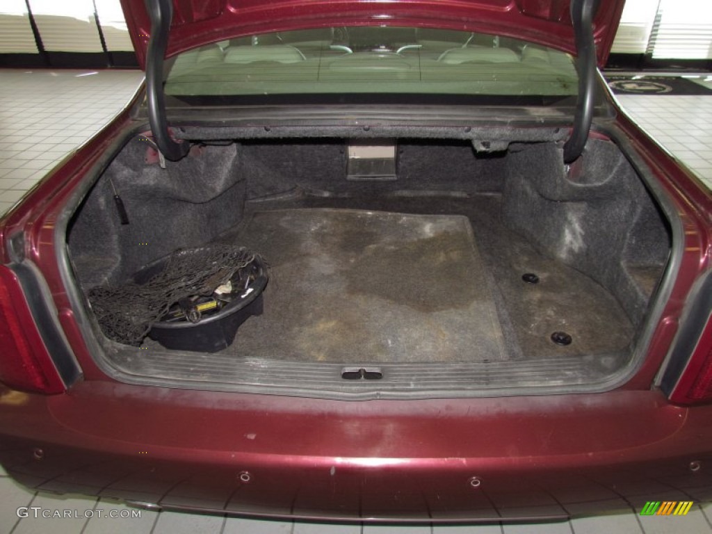 2000 Cadillac DeVille Sedan Trunk Photo #52565021
