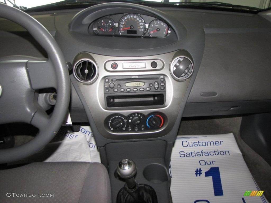 2005 Saturn ION 2 Sedan Controls Photo #52567031