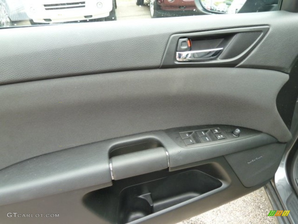 2010 Suzuki Kizashi GTS Door Panel Photos