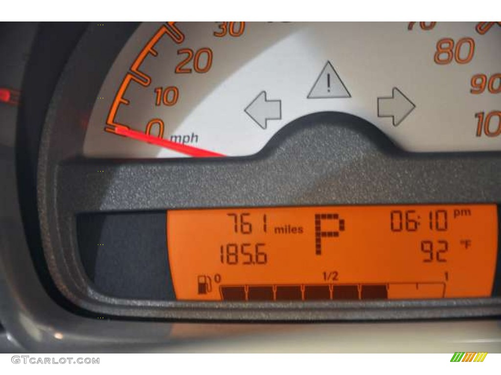 2009 Smart fortwo pure coupe Gauges Photo #52571312