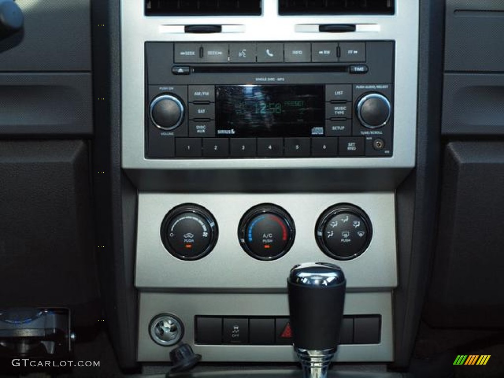 2010 Dodge Nitro Heat 4x4 Controls Photo #52573430