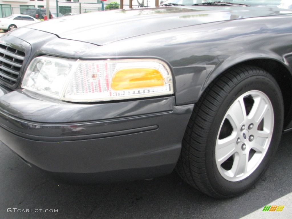 2004 Ford Crown Victoria LX Wheel Photo #52575047