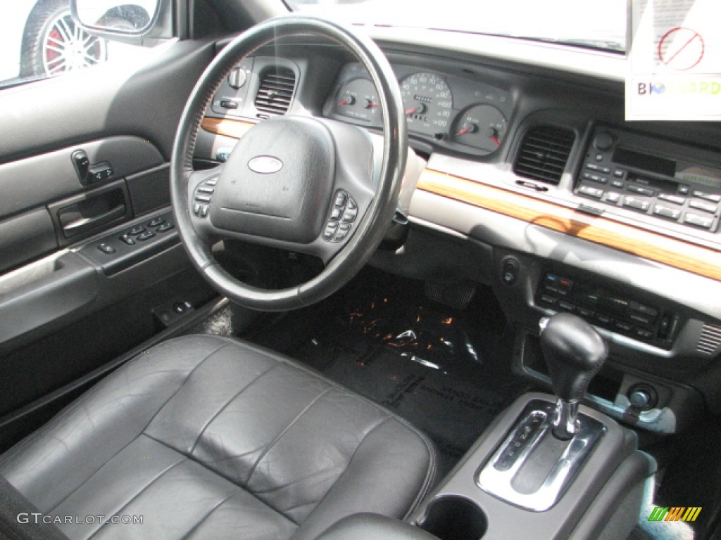 2004 Ford Crown Victoria LX Dark Charcoal Dashboard Photo #52575173