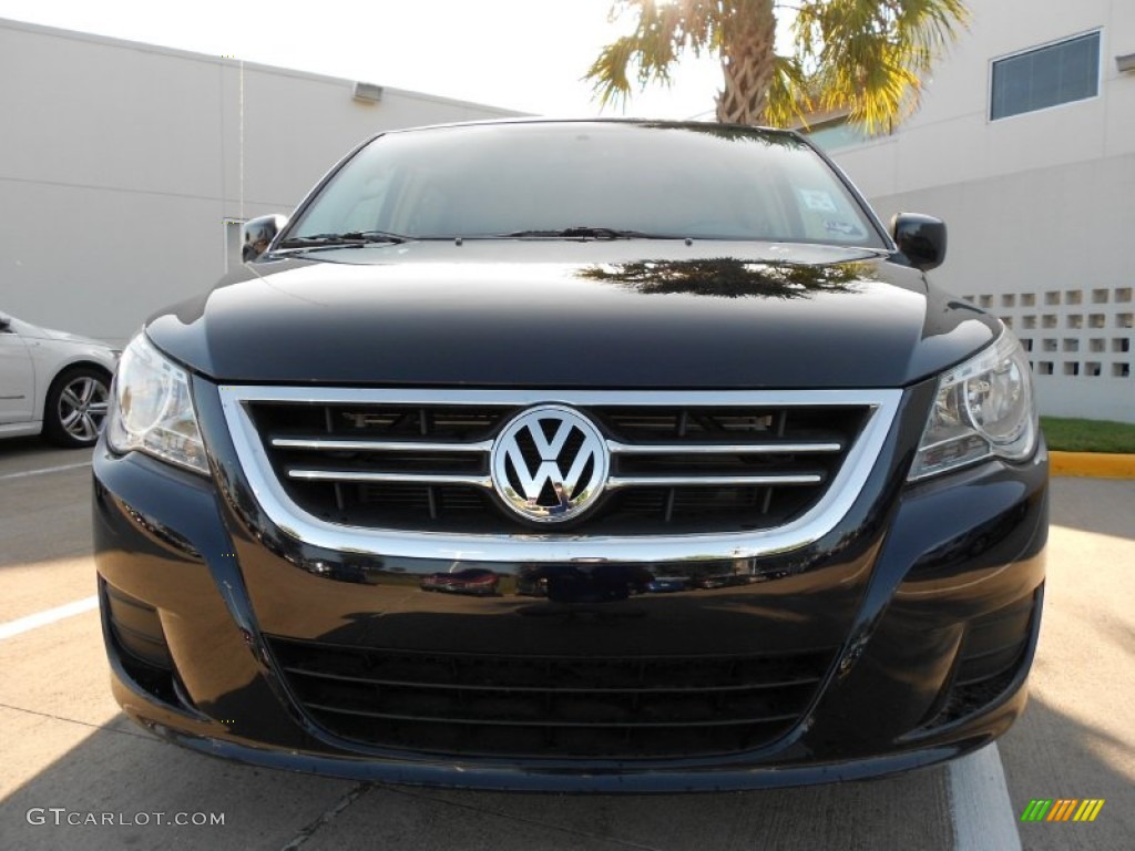 2011 Routan SE - Tanzanite Blue Metallic / Aero Gray photo #2