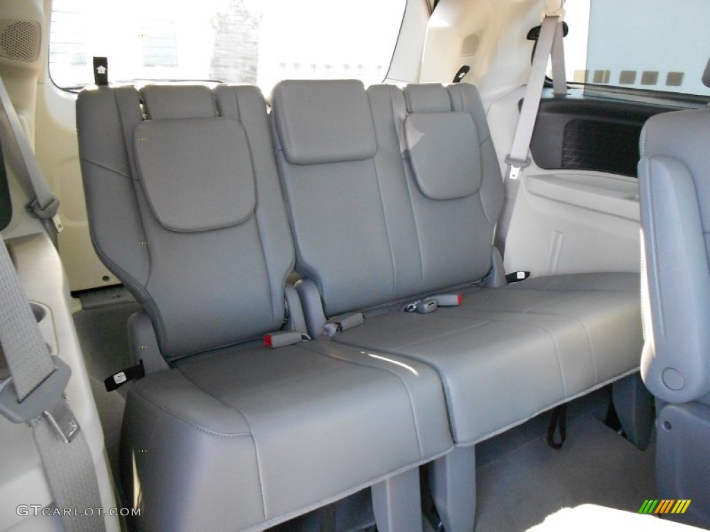 2011 Routan SE - Tanzanite Blue Metallic / Aero Gray photo #15