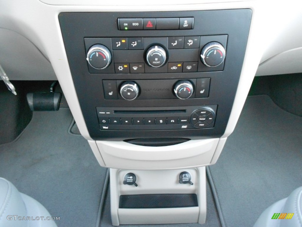 2011 Routan SE - Tanzanite Blue Metallic / Aero Gray photo #20