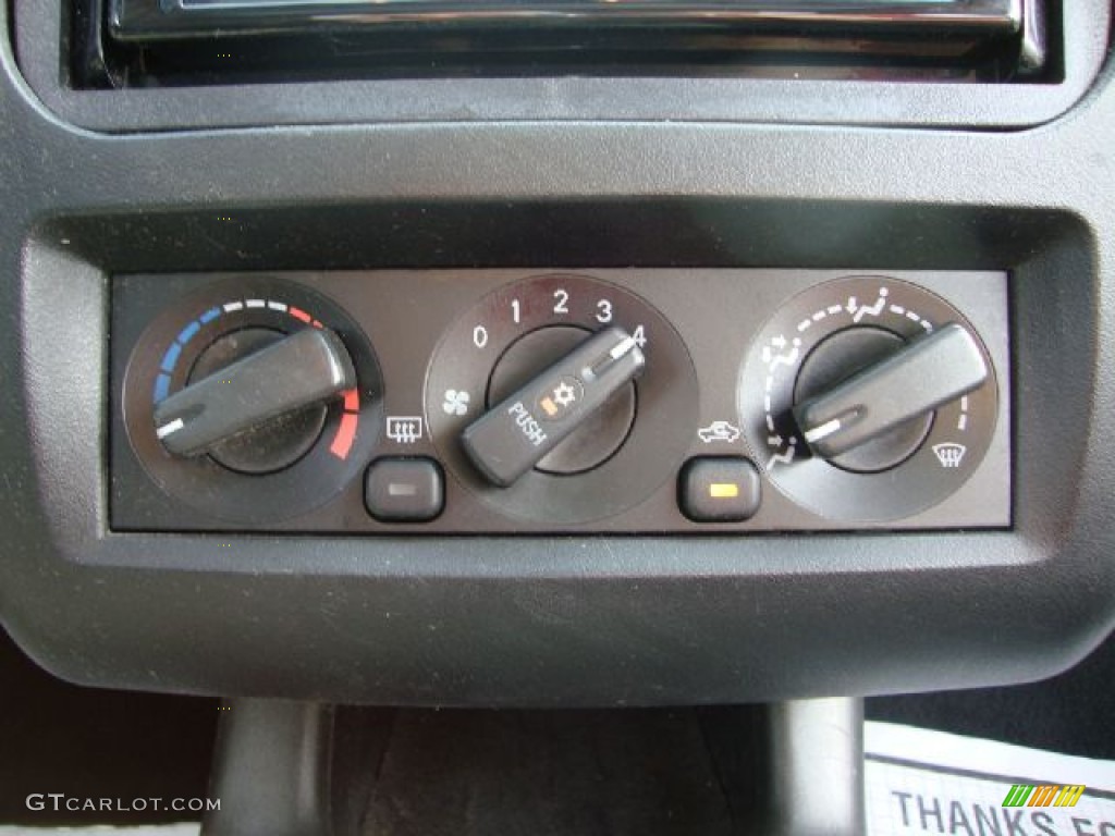 2001 Dodge Stratus SE Coupe Controls Photos