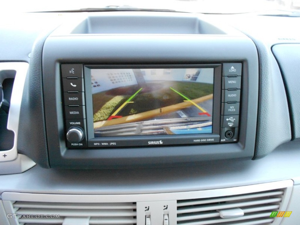 2011 Routan SE - Tanzanite Blue Metallic / Aero Gray photo #23