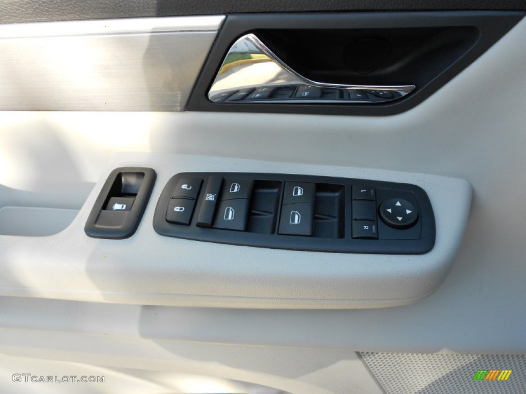 2011 Routan SE - Tanzanite Blue Metallic / Aero Gray photo #24