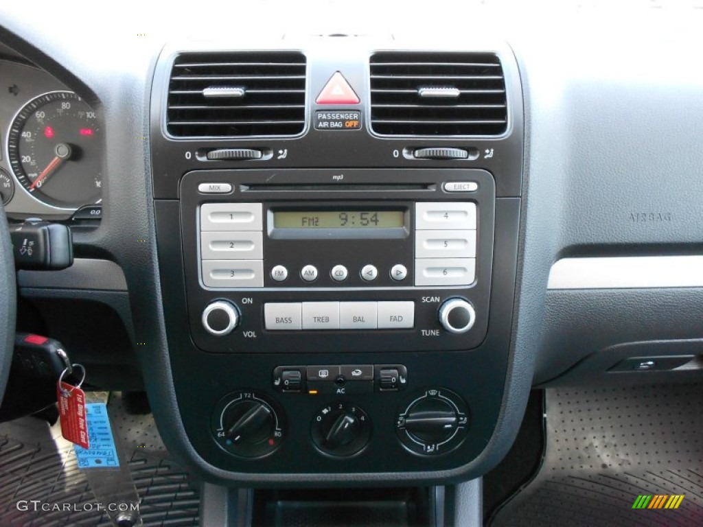 2009 Volkswagen Jetta S Sedan Controls Photo #52577474