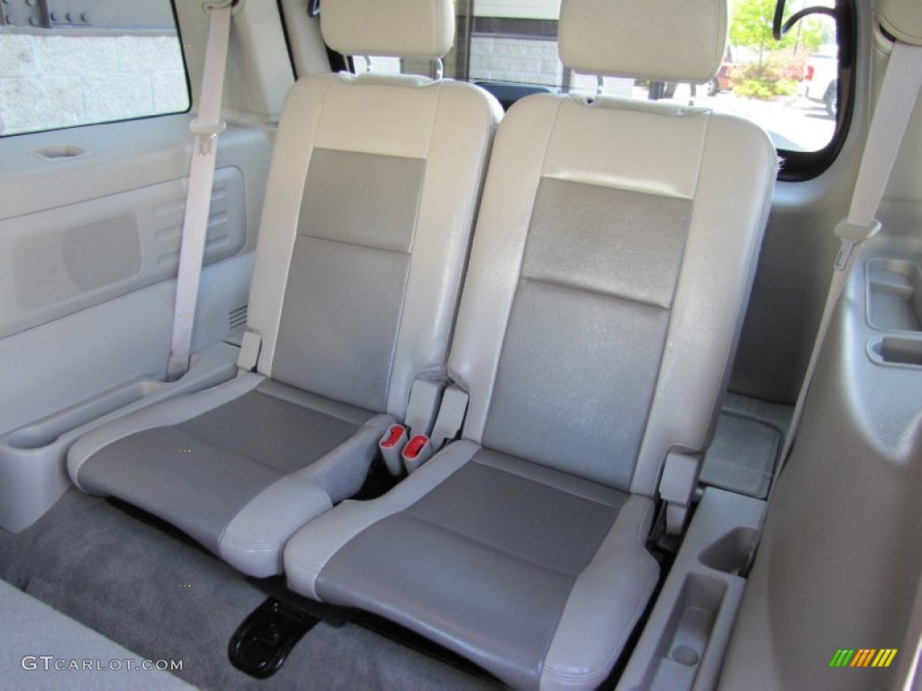 2007 Explorer XLT 4x4 - Black / Stone photo #26